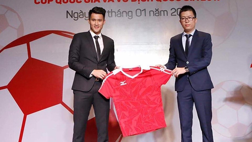 Đội bóng của Công Vinh có nhà tài trợ áo đấu mới