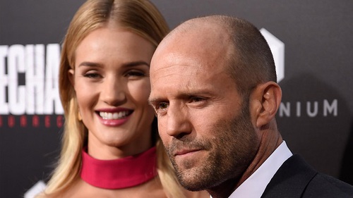 Jason Statham và ‘thiên thần’ Rosie Whiteley hạnh phúc chào đón con đầu lòng