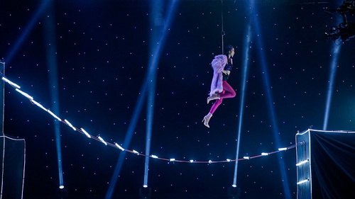 Vietnam’s Next Top Model 2017: Lỗi khó hiểu, TVC lộ dây bảo hộ, cắt ghép logo