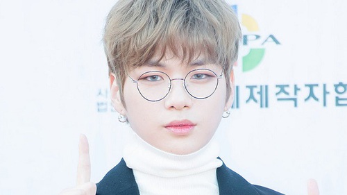 Rộ tin Kang Daniel sang Mỹ làm nhạc cùng người phụ nữ bí ẩn