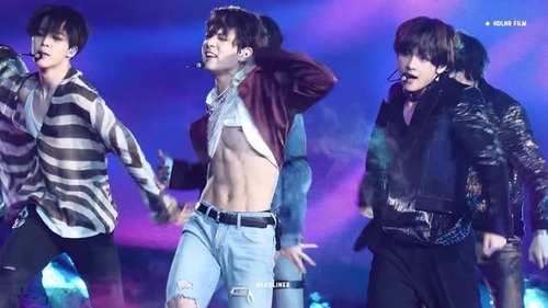 Xúc động trước lý do sáu múi của Jungkook sẽ ‘tồn tại vĩnh cửu'