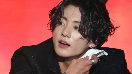 Jungkook BTS được bình chọn là ‘Em út số 1 Kpop 2020‘, Lisa Blackpink chỉ về thứ 5