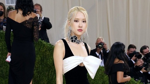 Siêu mẫu Hailey Bieber cũng không cưỡng lại sự nổi tiếng của Rose Blackpink