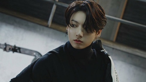 Tin đồn hot BTS: Từ bạn gái của V tới con người thật của Jungkook