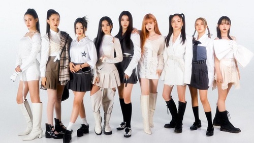 Nữ đàn em Kep1er ra mắt hoành tráng gấp đôi Blackpink