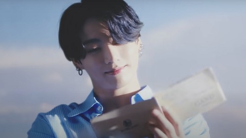 Jungkook BTS tóc mullet trở lại, còn ra MV mới siêu đẹp!