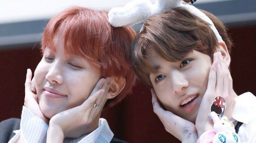 Choáng: Mỹ nhân Việt Nam giống cả Jungkook và J-Hope BTS