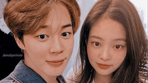 Jimin BTS mặc áo giống Jennie Blackpink, so găng thần thái là đây