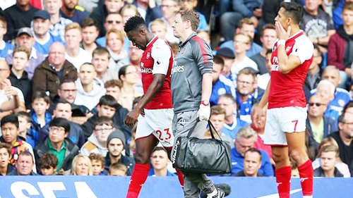 Lại dính chấn thương nặng, Welbeck mong manh như 'thủy tinh'... Robben