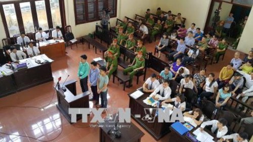 Các luật sư đưa ra nhiều bằng chứng bác sĩ Hoàng Công Lương vô tội