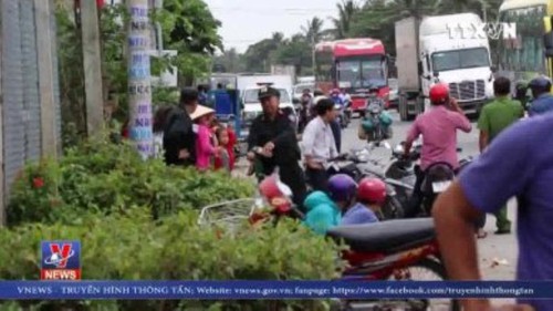 VIDEO: Hàng trăm học viên cai nghiện ma túy trốn trại tràn ra quốc lộ 1