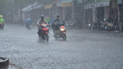 Bắc Bộ, Tây Nguyên và Nam Bộ có mưa to và dông, đề phòng tố, lốc, gió giật mạnh