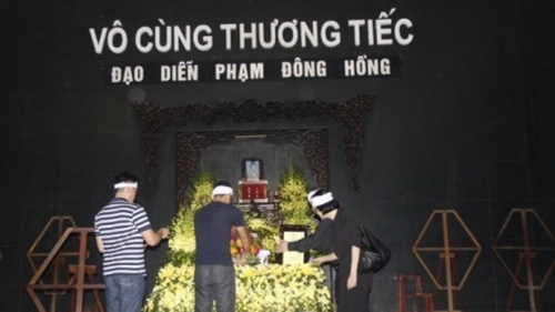 Nghệ sĩ tiễn đưa 'trùm hài đất Bắc' Phạm Đông Hồng về nơi an nghỉ