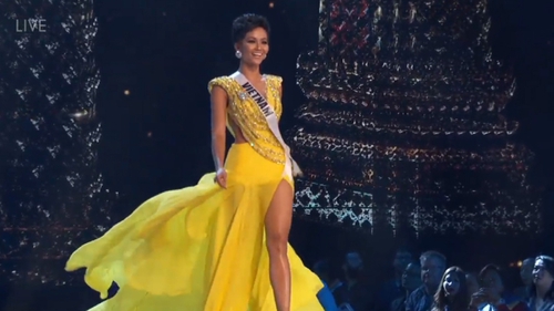 H'Hen Niê tỏa sáng trong đêm bán kết Miss Universe 2018