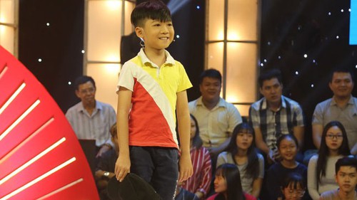 Xem 'Thách thức danh hài' tập 12: Minh Chiến – thí sinh nhí 'đánh' Trường Giang ở mùa trước bất ngờ quay trở lại