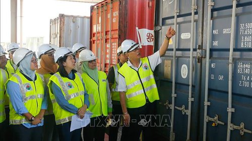 Phát hiện 110 container chứa chất thải độc hại cập cảng Malaysia