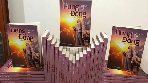 Nhà văn Nguyễn Thế Kỷ ra mắt cuốn tiểu thuyết 'Hừng Đông'