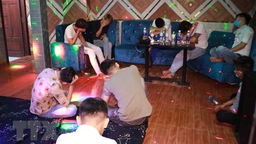 Phát hiện 27 thanh niên dương tính với chất ma túy tại quán karaoke