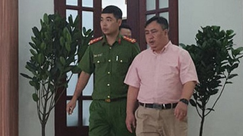 Khởi tố, bắt tạm giam Phó Giám đốc Bệnh viện Mắt TP HCM