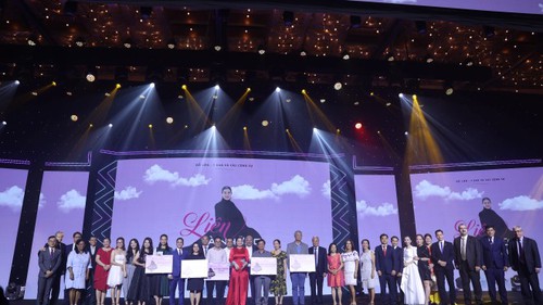 Nhà văn Y Ban chắp bút cho Lãnh sự Danh dự Cộng hoà Nam Phi viết ‘những giấc mơ’