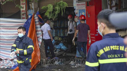 Thăm hỏi, hỗ trợ gia đình các nạn nhân vụ cháy ở phố Tôn Đức Thắng