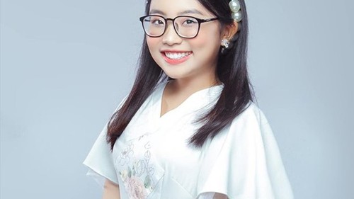 Đủ trò quảng cáo lố của sao Việt