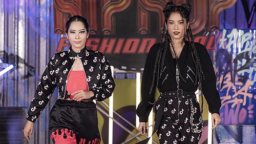 Lãnh Thanh chăm chú xem Nam Em catwalk giữa tin đồn rạn nứt