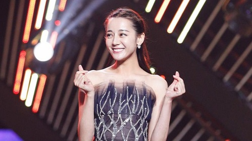 LHP Quốc tế Thượng Hải: Địch Lệ Nhiệt Ba bất ngờ giành giải Nữ diễn viên xuất sắc