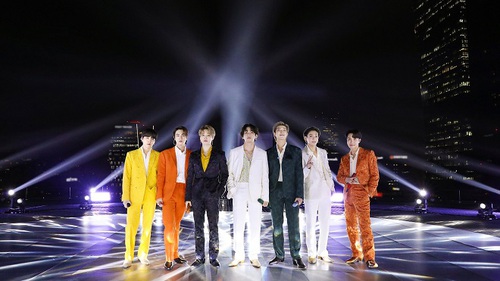 Video: BTS trình diễn 'Dynamite' tại Grammy 2021