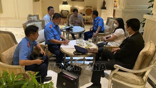 Xử phạt, yêu cầu lái xe taxi xin lỗi khách du lịch nước ngoài do thu tiền quá quy định