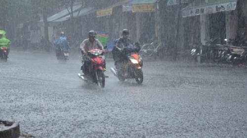 Bão số 4 đi vào đất liền Thanh Hóa suy yếu thành áp thấp nhiệt đới và thời tiết hôm nay 17/8