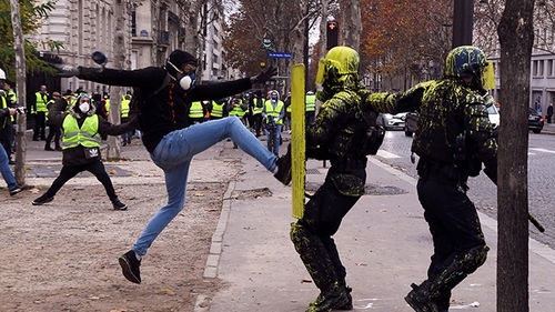 Bạo loạn 'Áo vàng' tại Pháp: Đụng độ nổ ra dọc Đại lộ Champs-Elysees và Khải Hoàn Môn