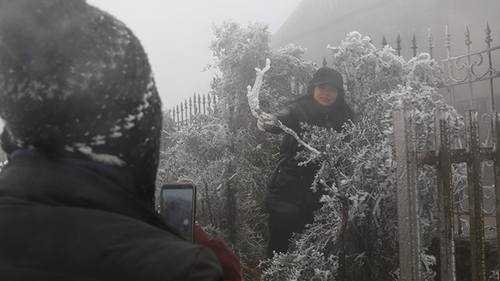 Miền Bắc rét buốt, băng giá và mưa tuyết tiếp tục xảy ra tại vùng núi cao