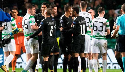 Neymar từ chối bắt tay cầu thủ Celtic, CĐV lao vào sân đòi đá Mbappe