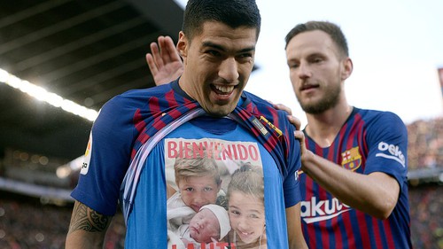 Video bàn thắng Barcelona 5-1 Real Madrid: Suarez nhấn chìm Real với một hat-trick