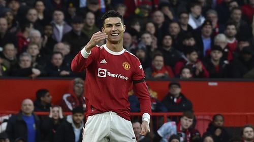 MU 3-2 Tottenham: Ronaldo lập hat-trick, MU trở lại Top 4