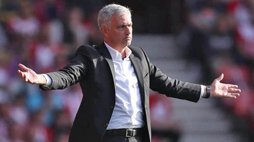 Đến Mourinho cũng không biết tại sao bị truất quyền chỉ đạo khi M.U thắng Southampton