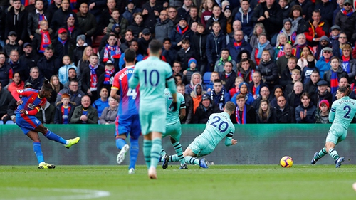 Palace 2-2 Arsenal; Burnley 0-4 Chelsea: Chelsea thăng hoa. Arsenal đứt mạch thắng liên tiếp