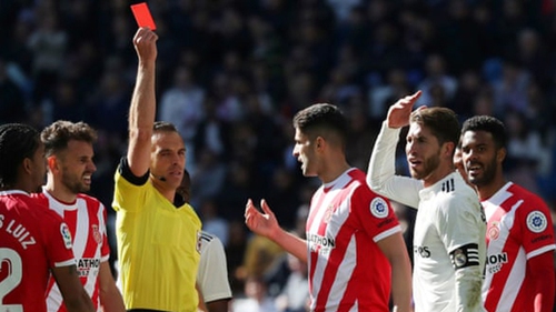 VIDEO Real Madrid 1-2 Girona: Ramos dính thẻ đỏ, Girona gây chấn động tại Bernabeu