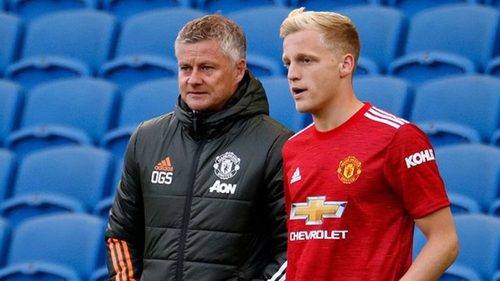 Tin bóng đá MU 24/1: Van de Beek không vui tại Old Trafford. MU tìm kiếm trung vệ