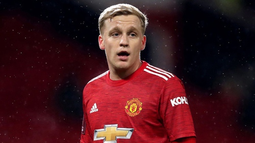 Bóng đá hôm nay 14/7: MU chốt tương lai Van de Beek. Mourinho chính thức có Patricio