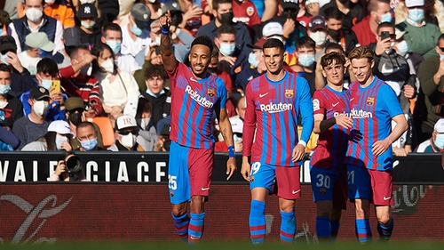 Valencia 1-4 Barcelona: Aubameyang lập cú đúp, Pedri ghi siêu phẩm