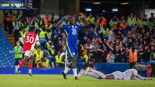 Chelsea 2-4 Arsenal: Thắng kịch tính, Arsenal nuôi hy vọng Top 4