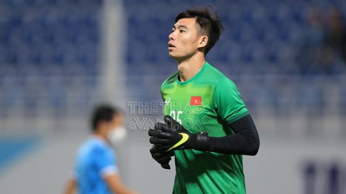 Vì sao Văn Chuẩn đá trúng bóng nhưng vẫn nhận thẻ đỏ?