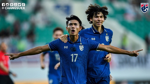 Suphanat lập cú đúp, Thái Lan lên ngôi đầu bảng