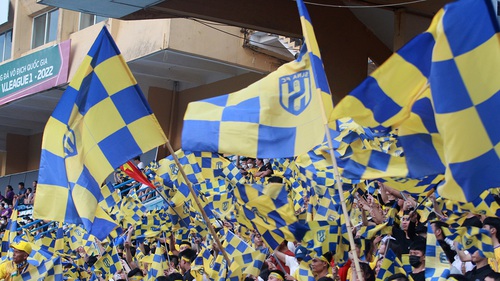 Sân Hàng Đẫy tràn ngập sắc áo của SLNA