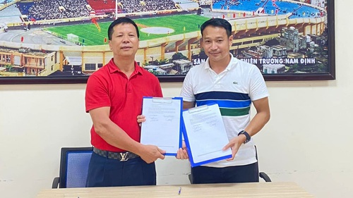 HLV Vũ Hồng Việt dẫn dắt Nam Định thay HLV Văn Sỹ