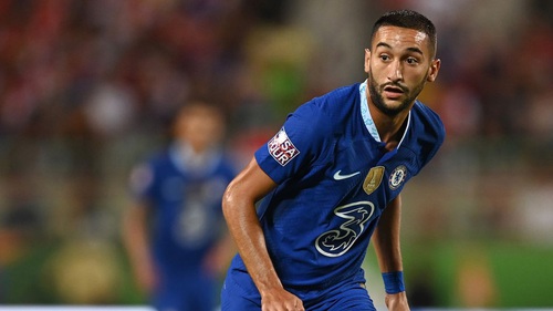 Chuyển nhượng 4/8: MU chuyển hướng sang Ziyech, Barca mất thêm tiền vì Lewandowski