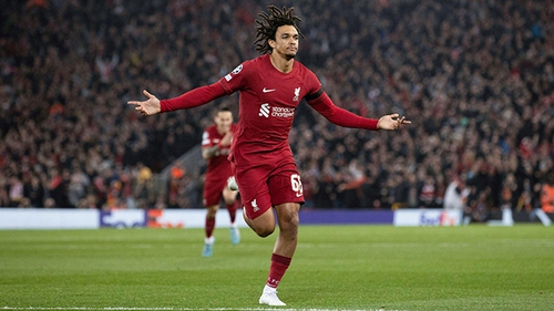 Alexander-Arnold đáp trả chỉ trích bằng 'siêu phẩm' sút phạt