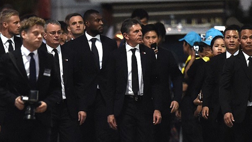 Cầu thủ Leicester tới Thái Lan dự lễ tang cố chủ tịch Vichai Srivaddhanaprabha